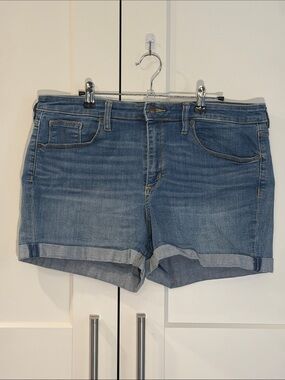 Universal Thread Faded Blue Rolled-Hem Denim Shorts